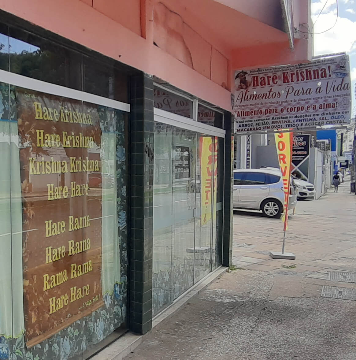 Comida para a alma: conheça o restaurante vegetariano do Templo Hare Krishna